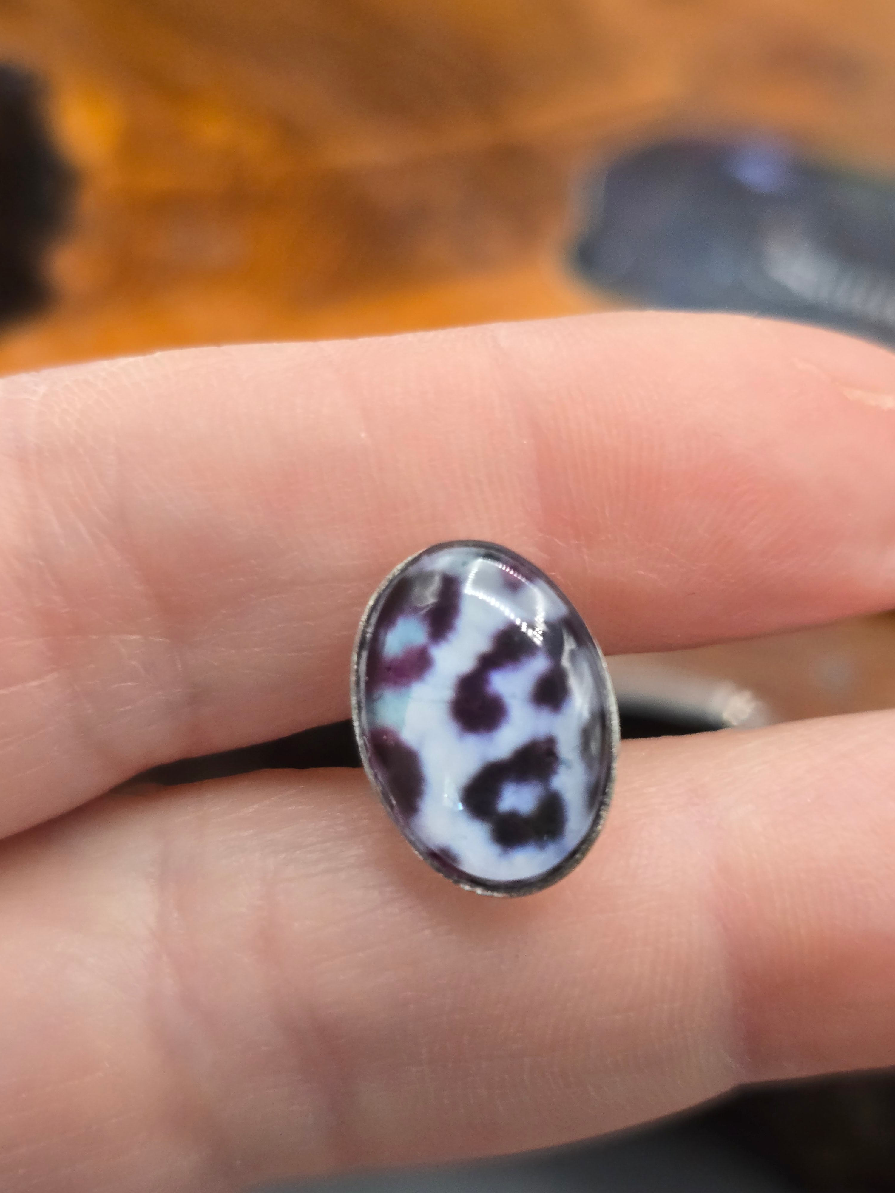 Ovale kleine Leo-Print-Ohrstecker
