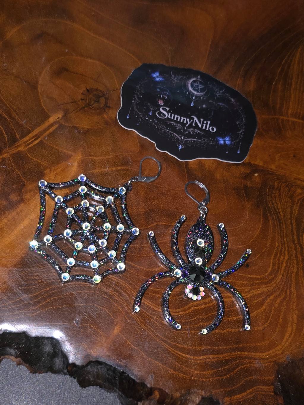 „Dark Web Glam – Spinne & Netz Ohrringe“