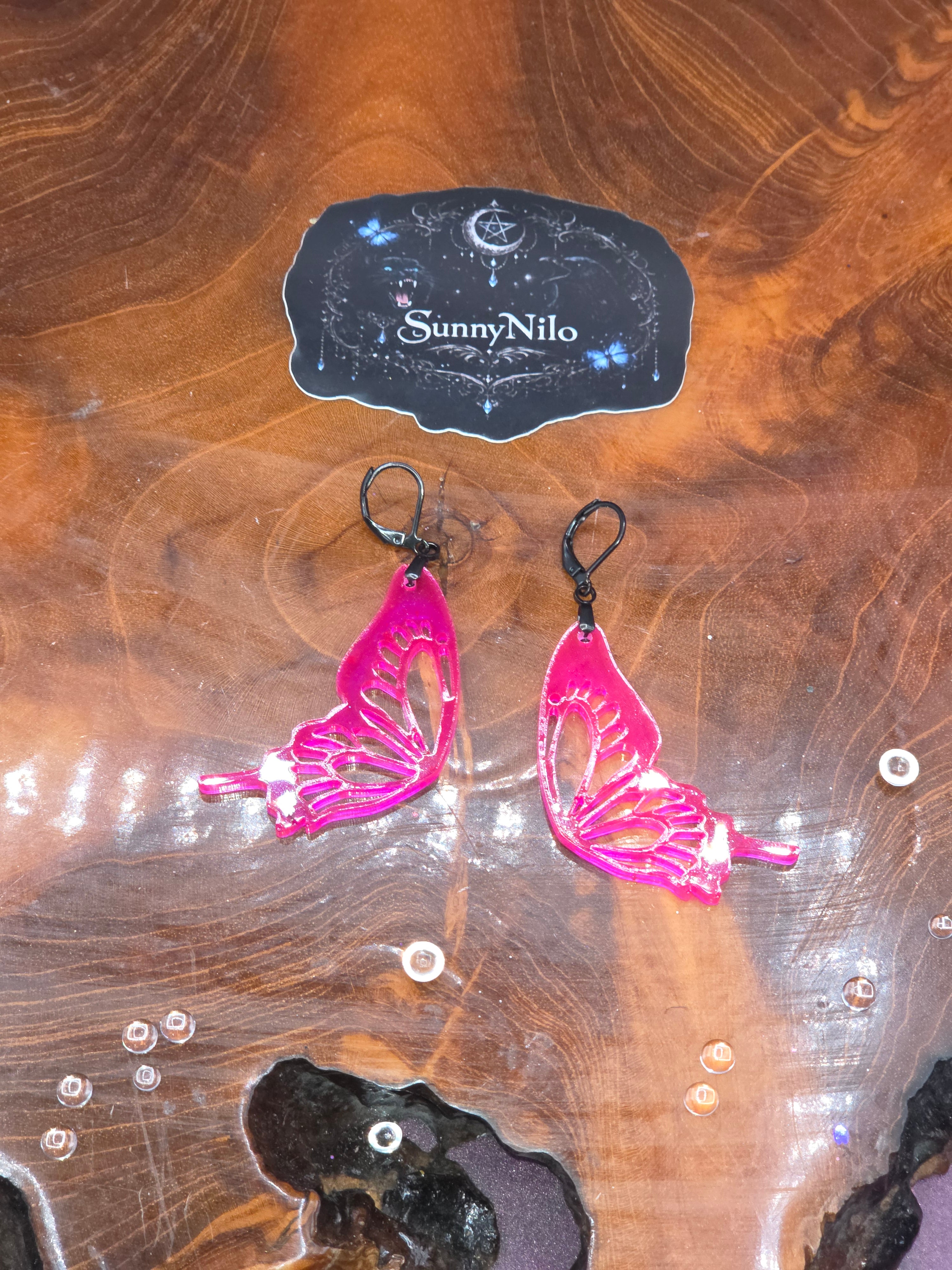 🩷🦋 Neon Butterfly Drama incoming ✨