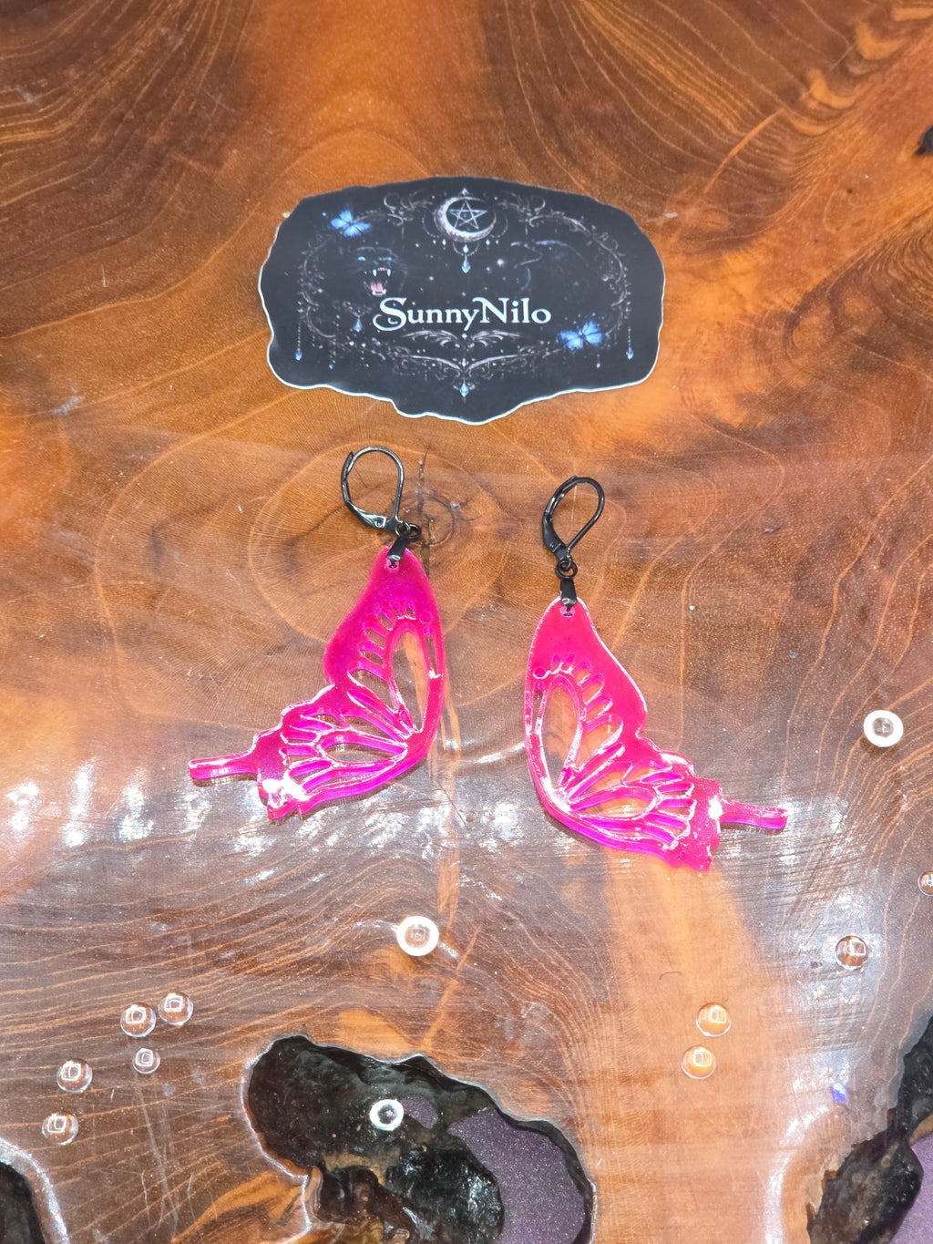 🩷🦋 Neon Butterfly Drama incoming ✨