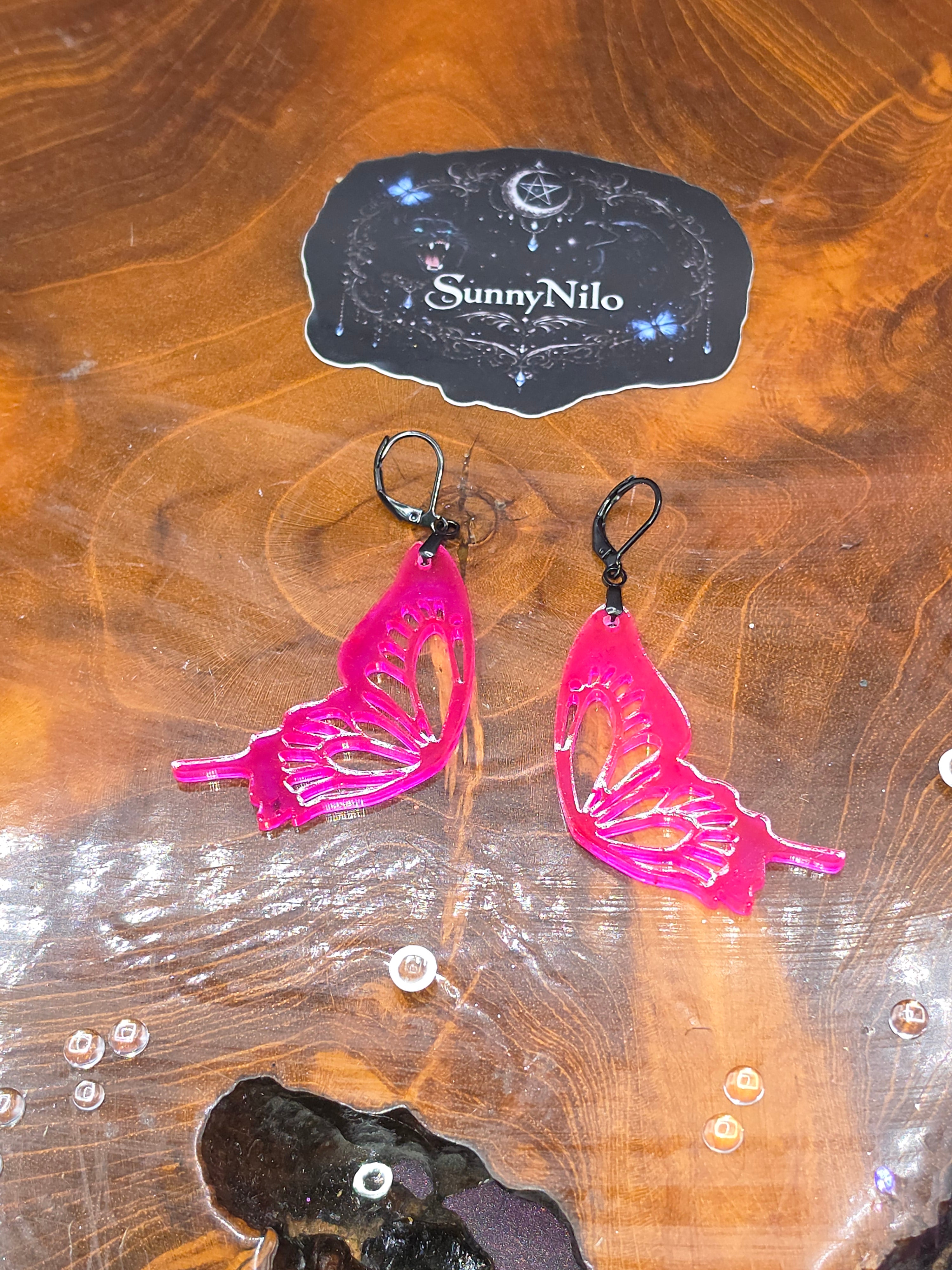 🩷🦋 Neon Butterfly Drama incoming ✨